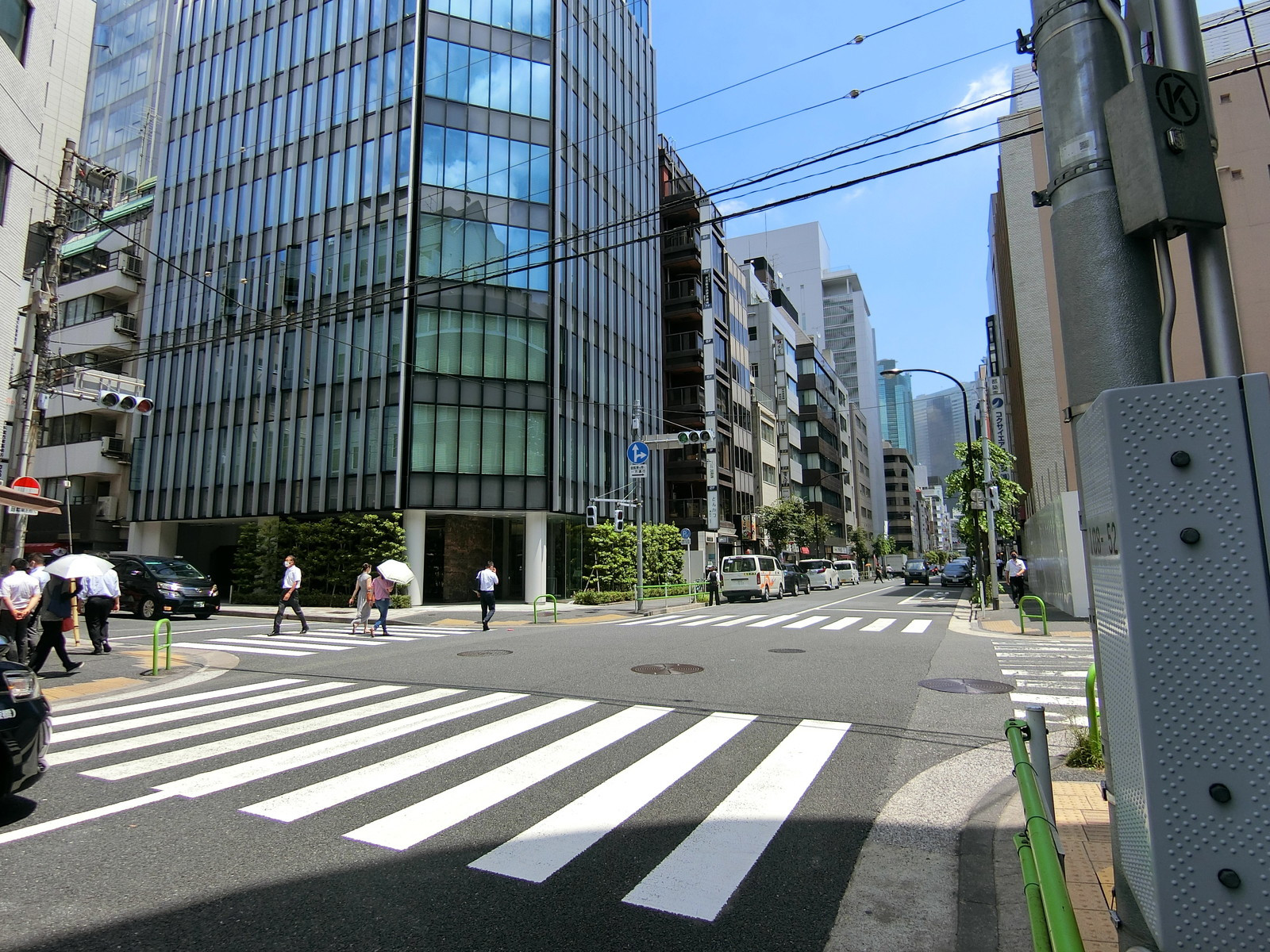 プロス西新橋ビル前面の通り