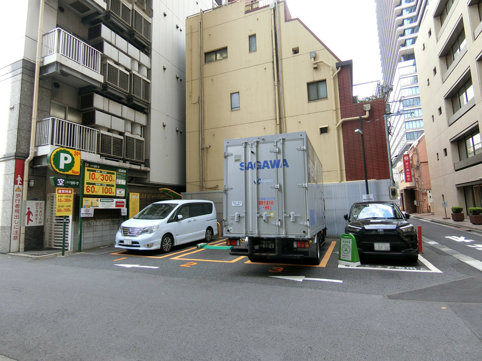 隣のコインパーキング