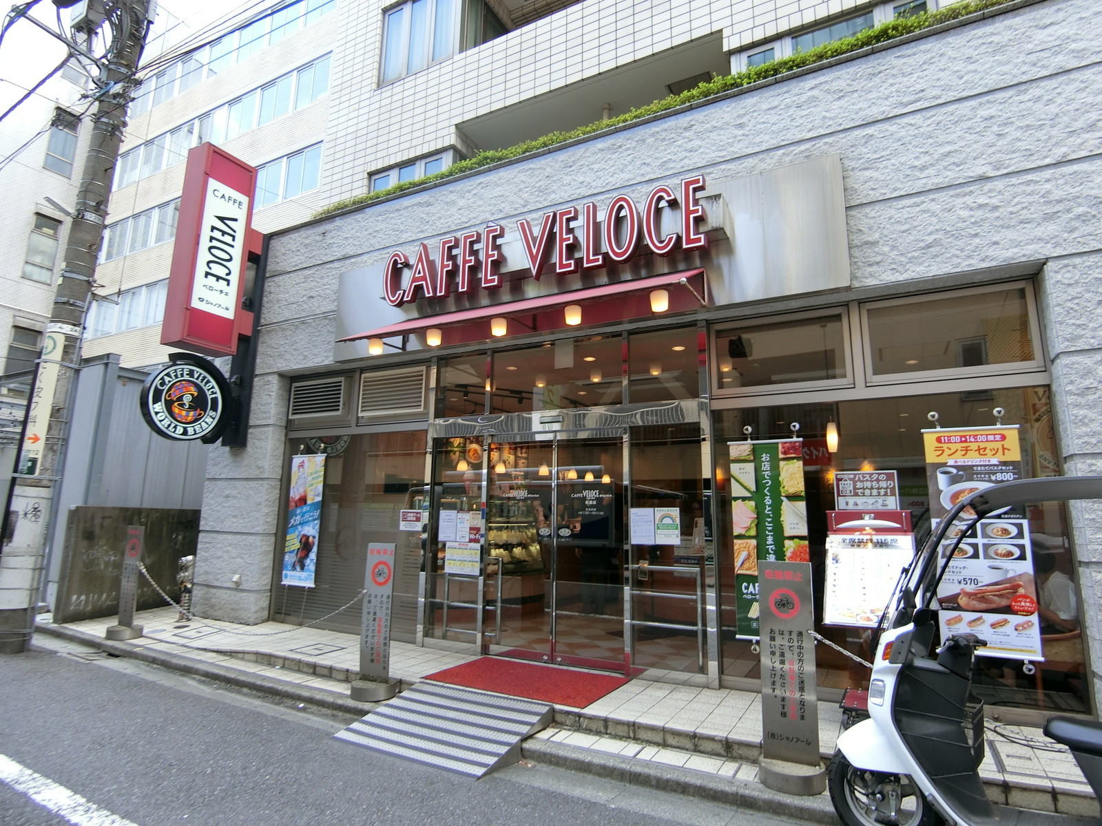 徒歩5分のカフェ・ベローチェ