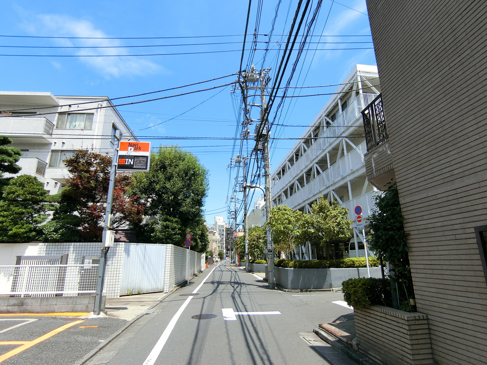 周辺は住宅街