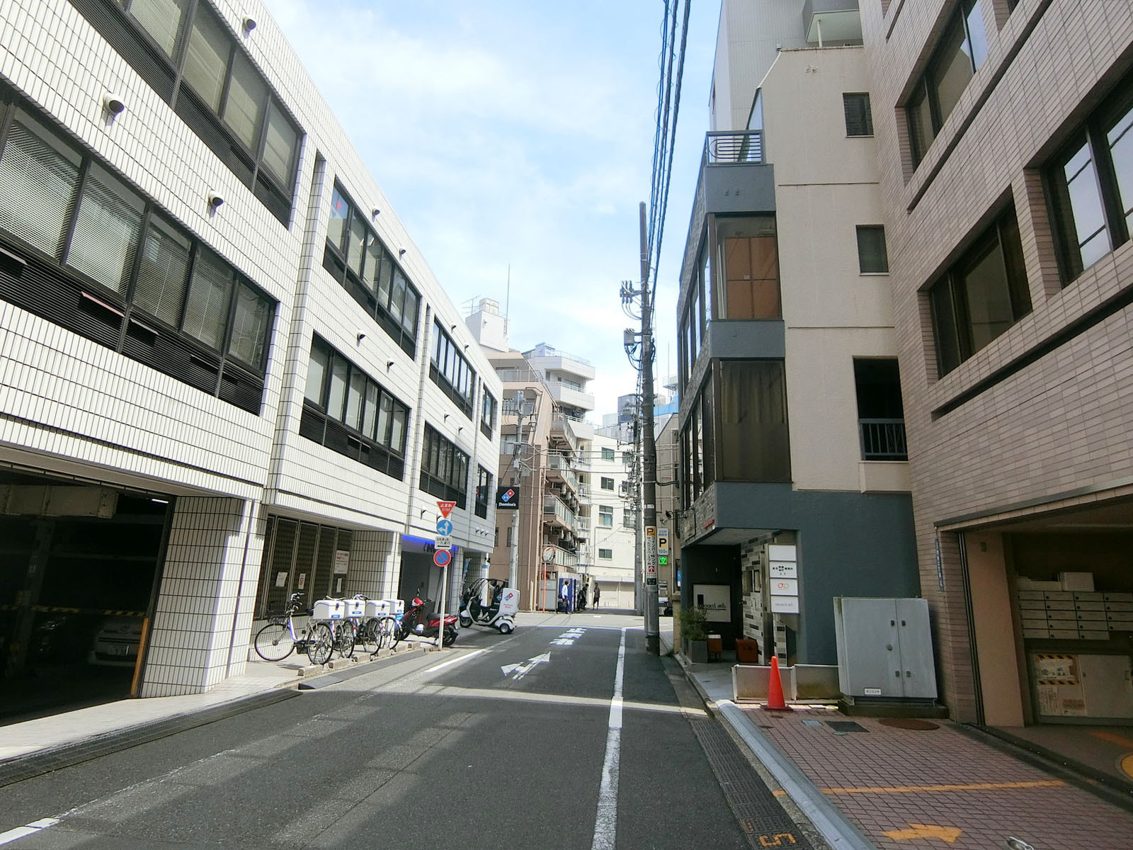 周辺は住宅街