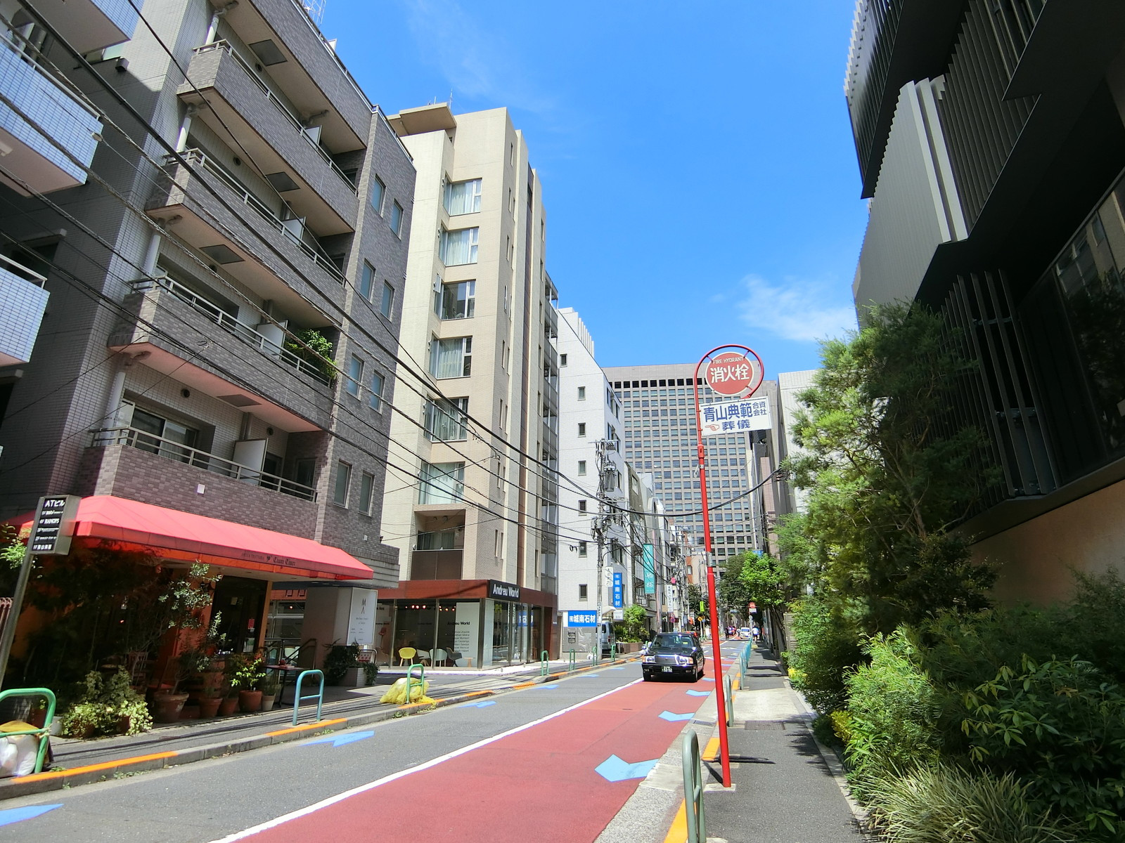 竹中ツインビルB棟前面の通り