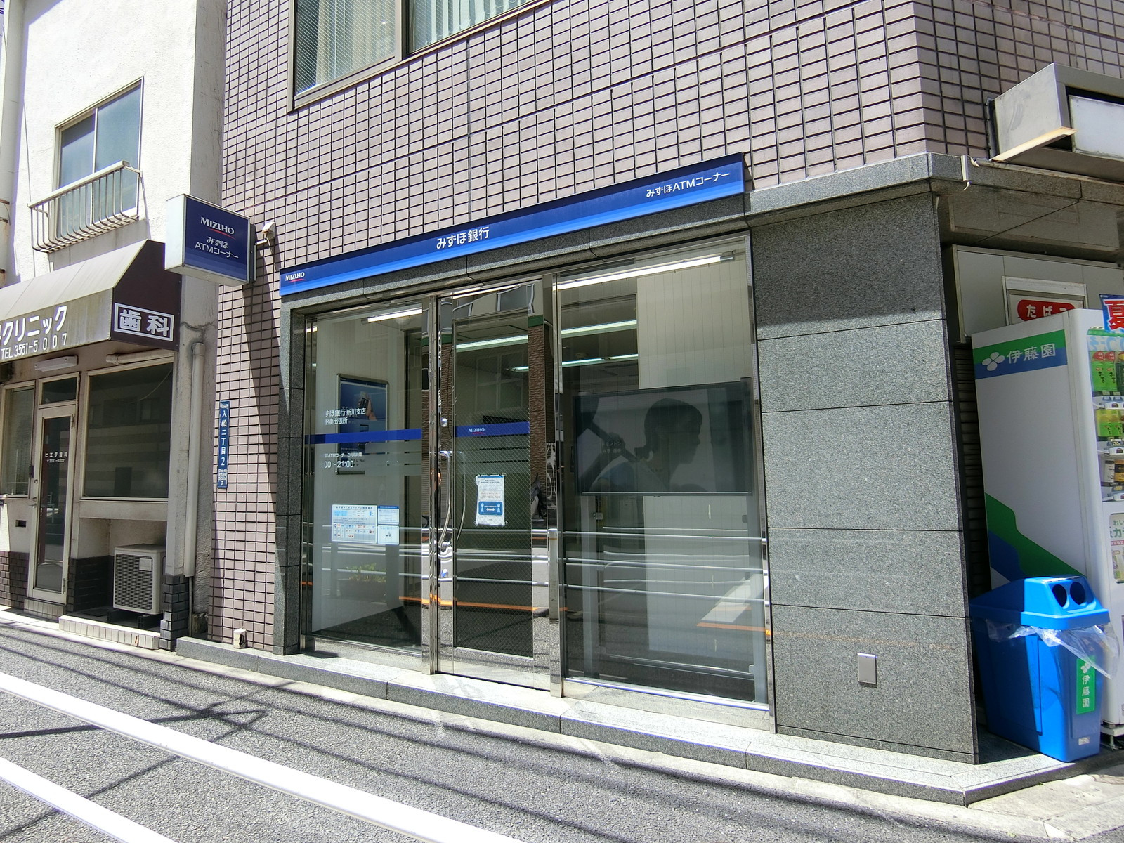 徒歩1分のみずほ銀行 入船湊出張所
