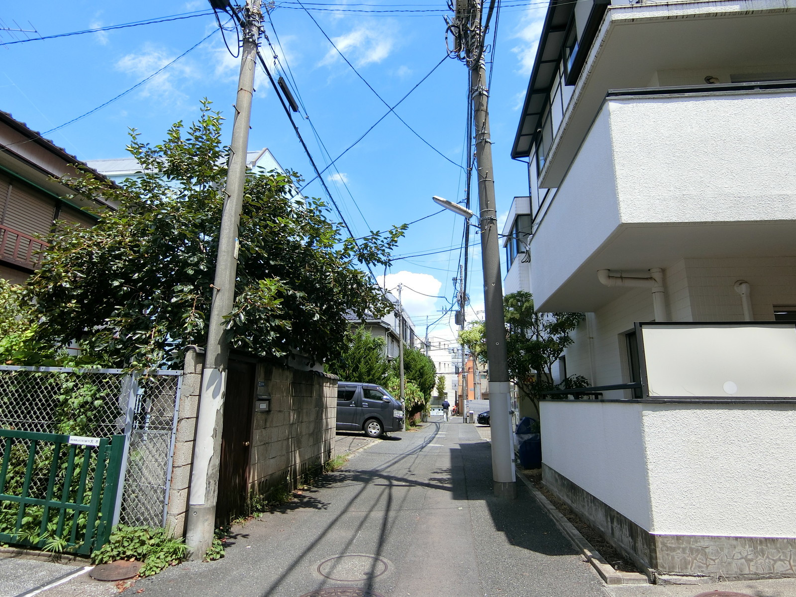 南青山4丁目一棟貸オフィス前面の通り