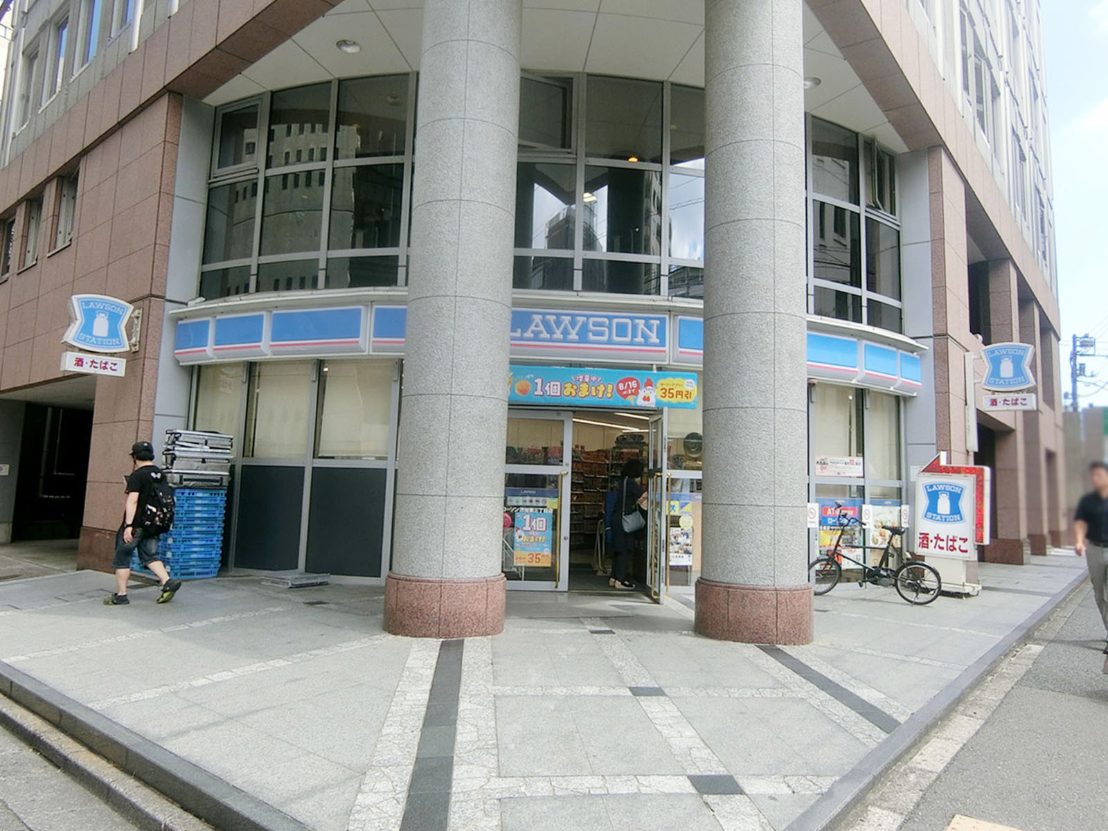 裏手にあるローソン