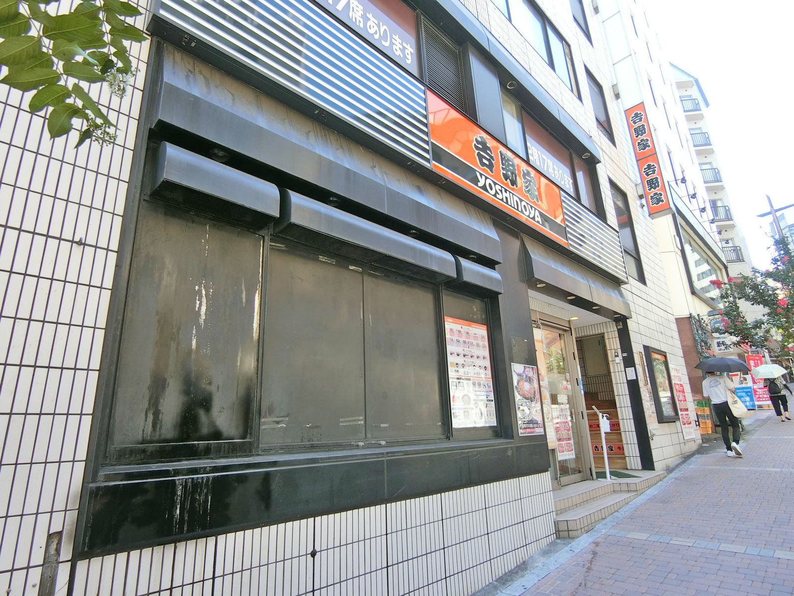 向かいの通りの吉野家市ヶ谷駅前店