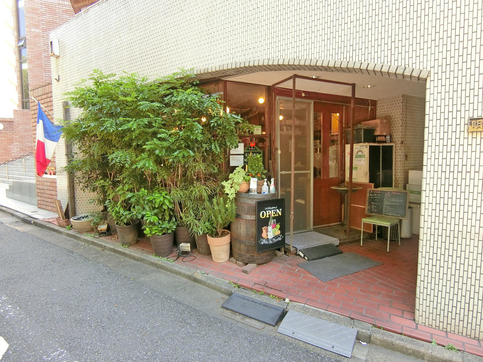 隣のレストラン「Globe du Monde」