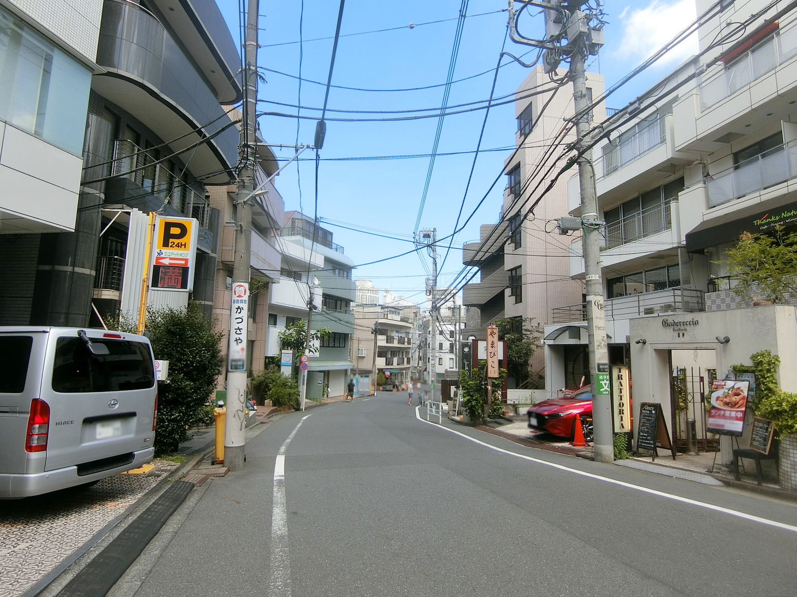 グリーンヒル代官山前面の通り
