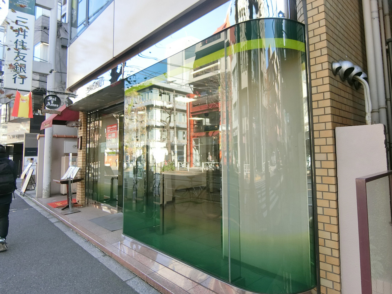 徒歩3分の三井住友銀行