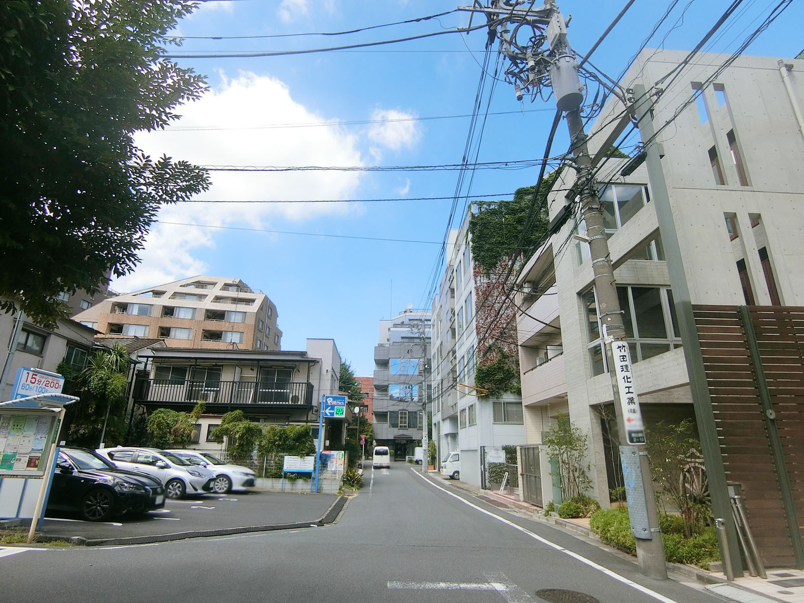 周辺は住宅街