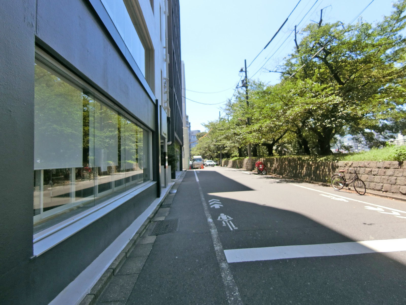 N-cross KUDAN前面の通り