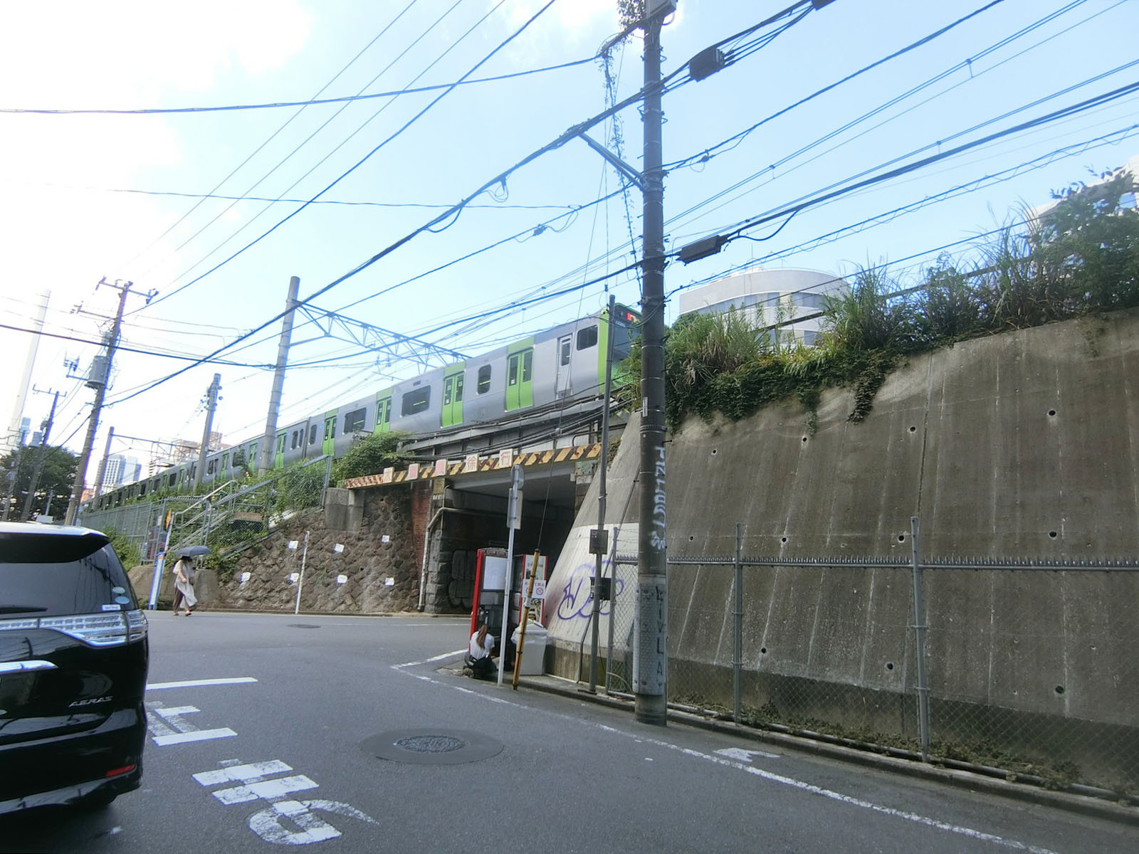 目の前は線路