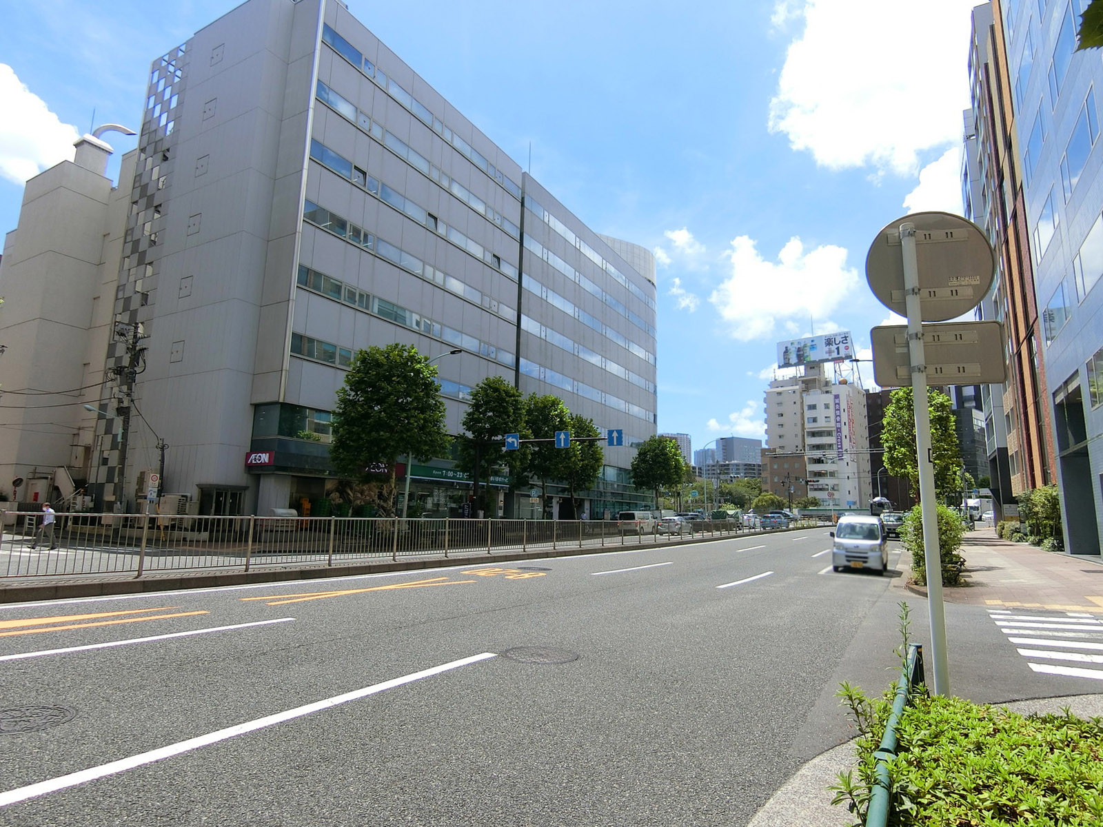 RBM築地ビル前面の新大橋通り