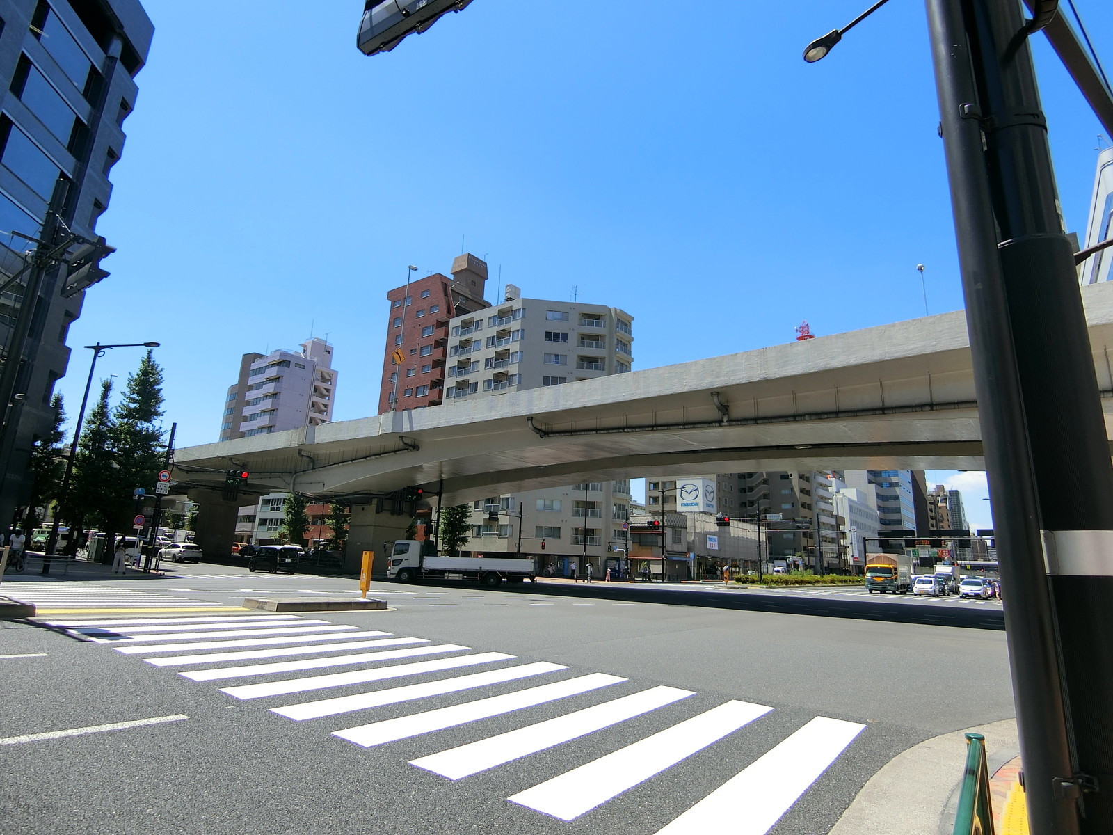 付近の大通りの様子