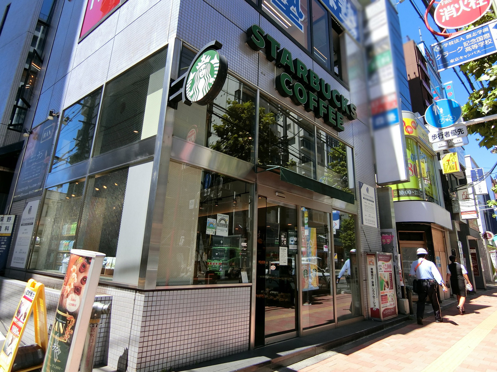 徒歩1分のスターバックスコーヒー