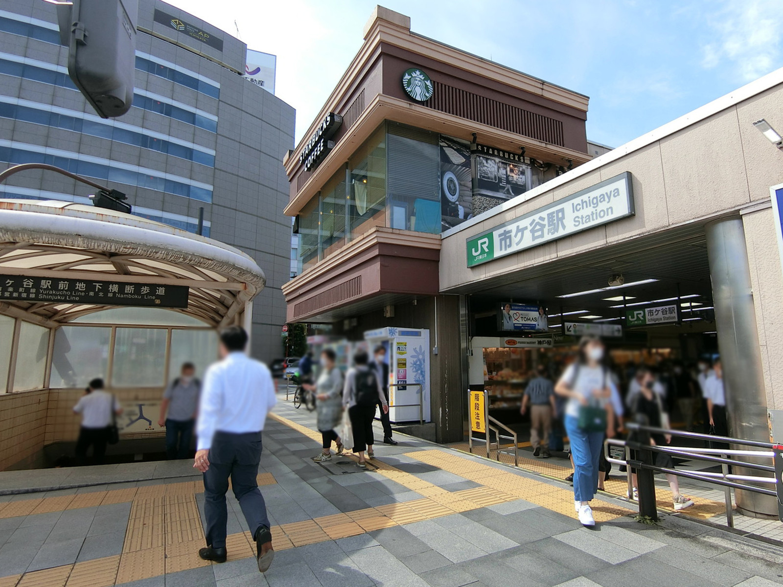 最寄りの「市ヶ谷駅」