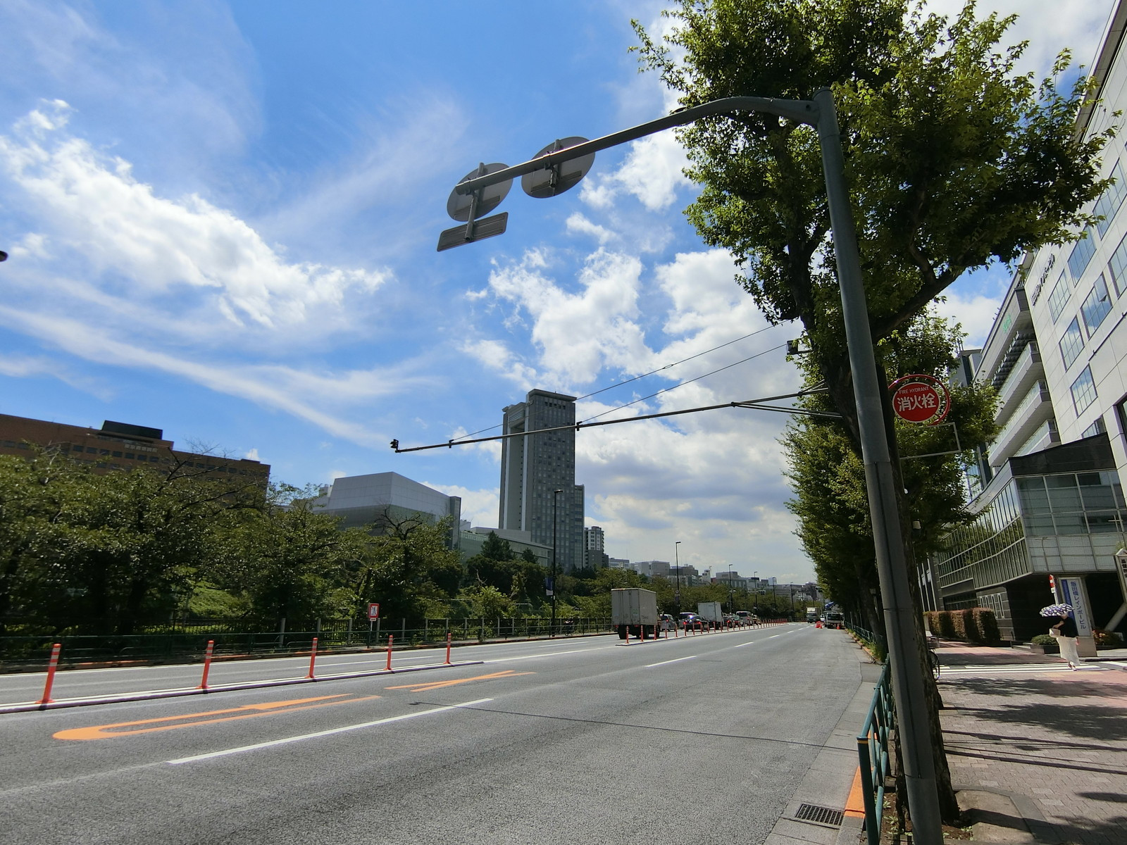 研究社英語センター前面の通り