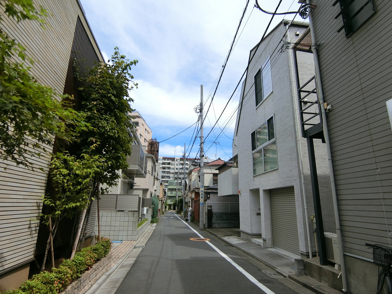 周辺は落ち着いた住宅街