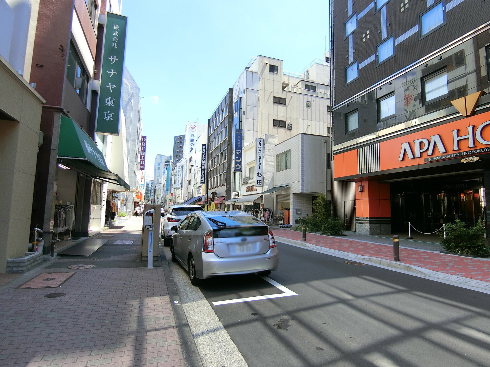 RONDO日本橋ビル前面の横山町大通り