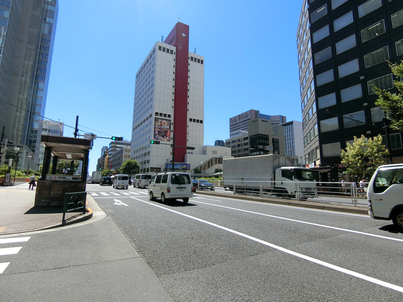 銀座M&Sビル前面の晴海通り