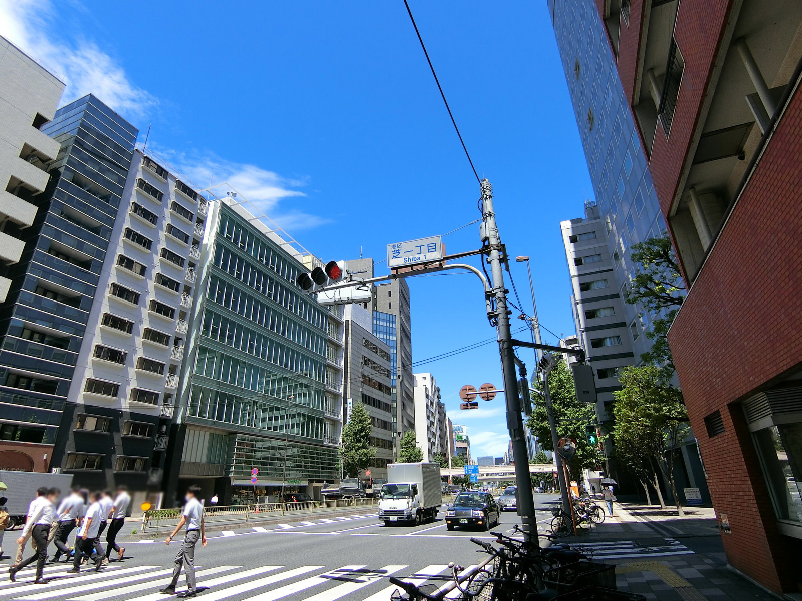 芝明月ビル前面の通り
