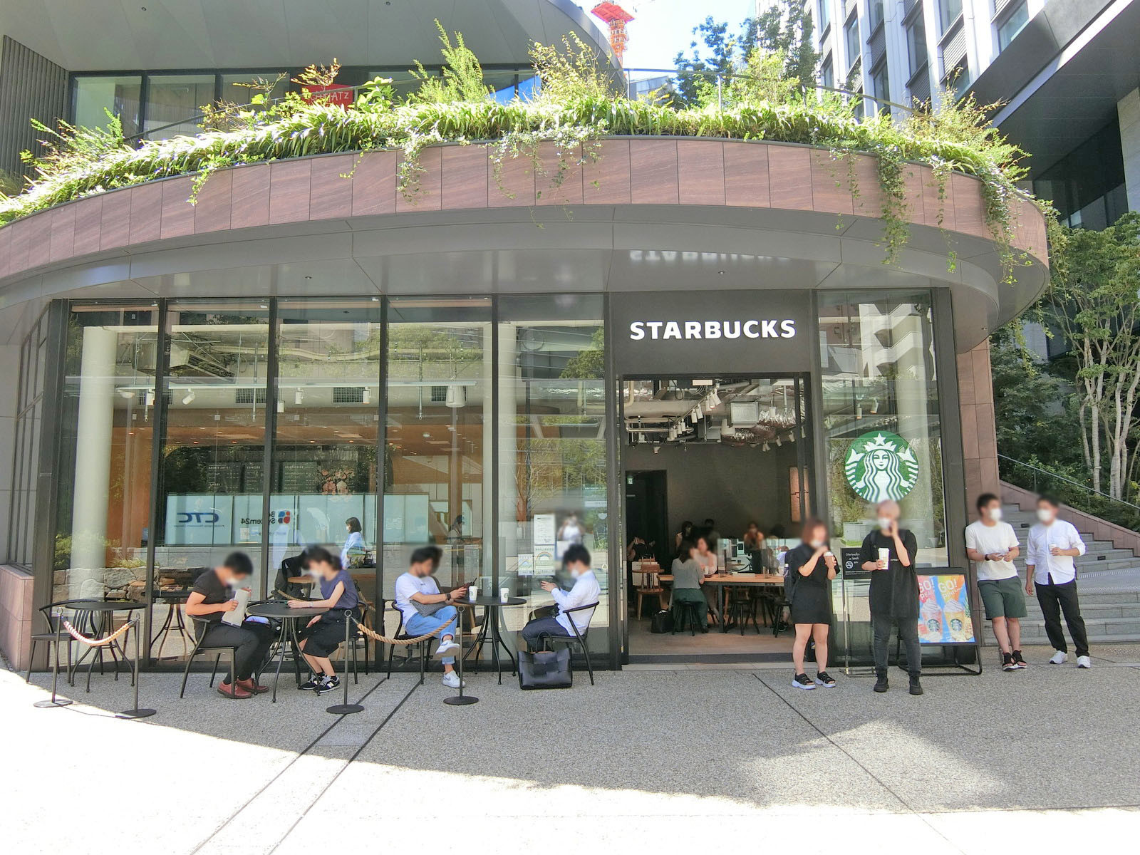 向かいのスターバックス東京ワールドゲート神谷町店