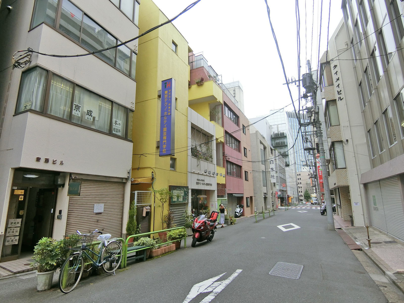 周辺は閑静なエリア