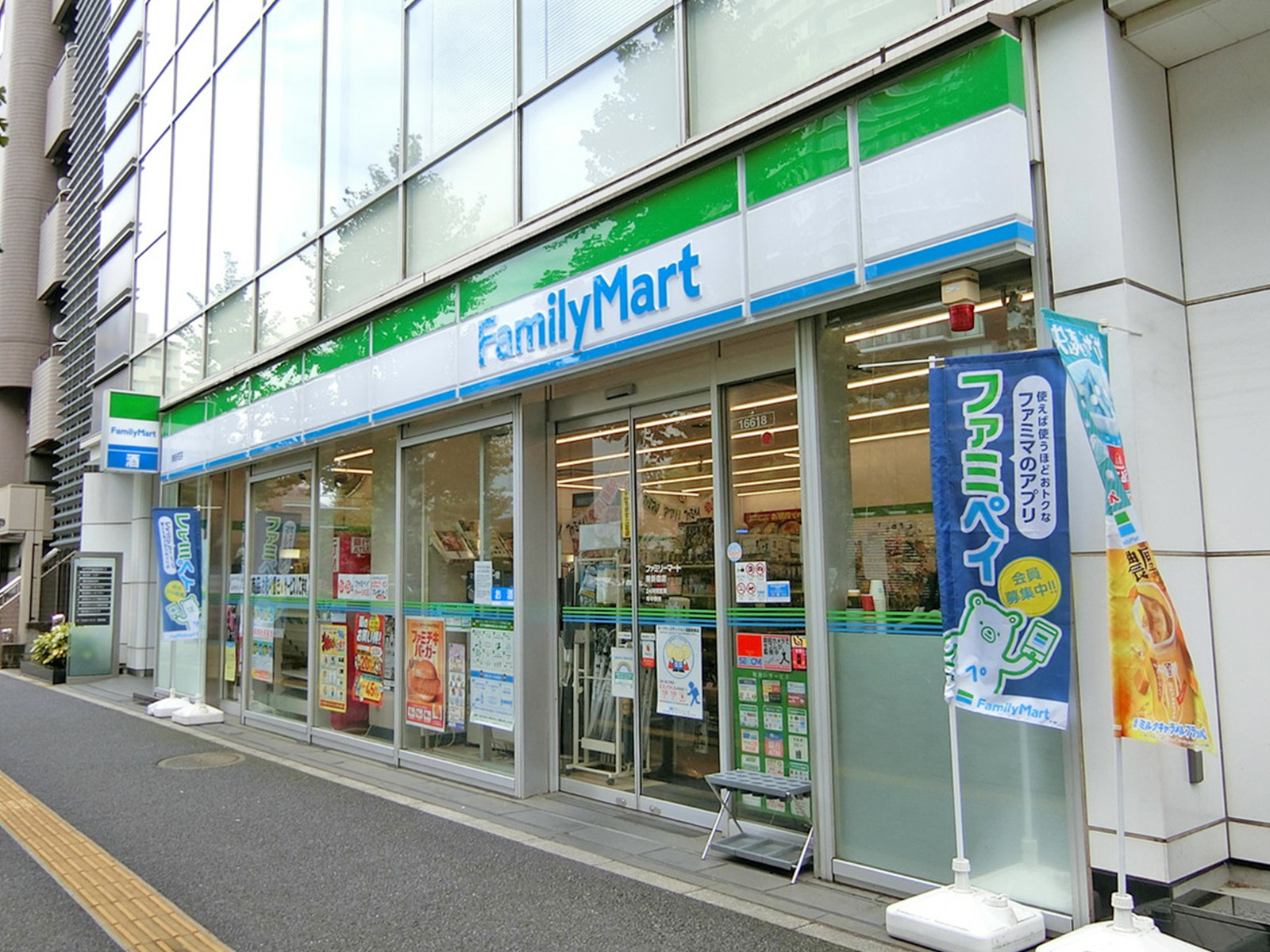 並びのファミリーマート