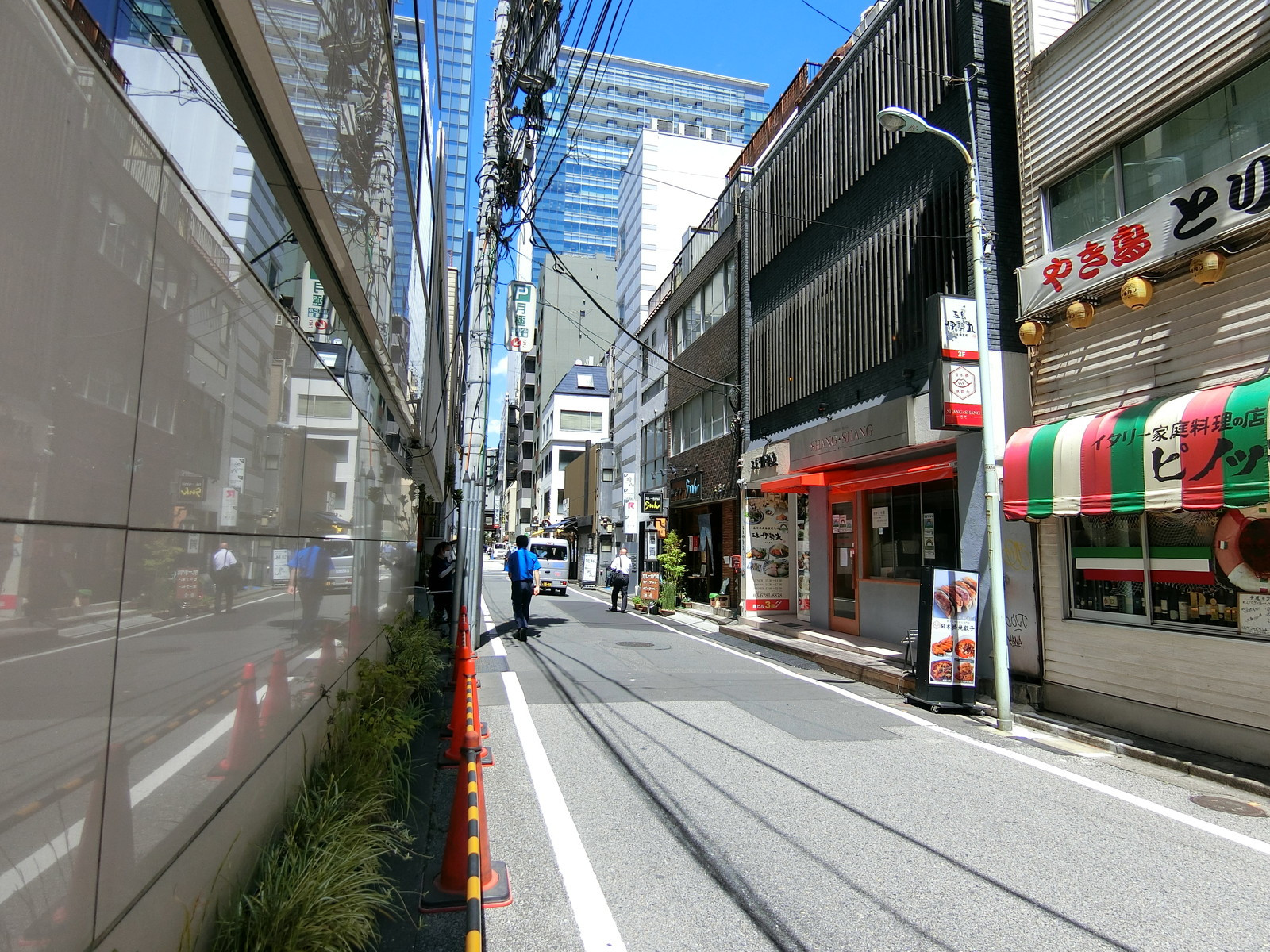 山本ビル別館 前面の通り