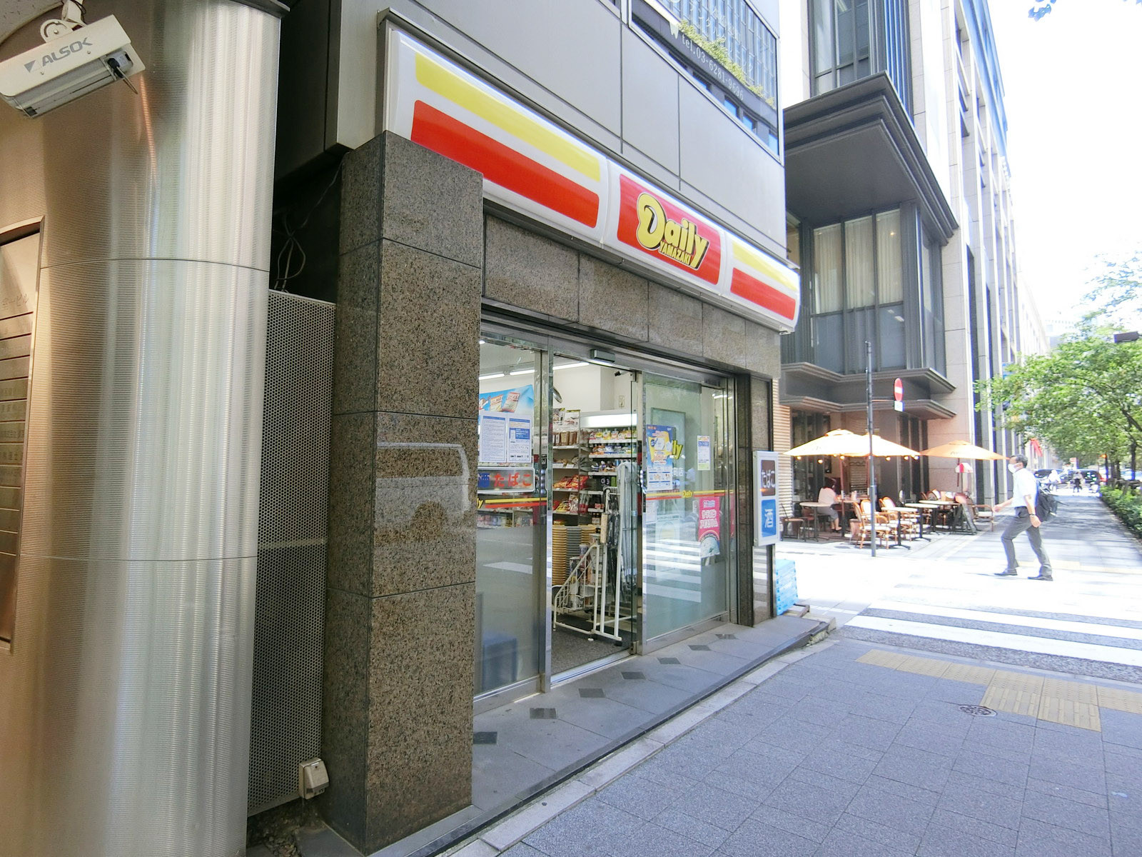 徒歩1分のデイリーヤマザキ 日本橋室町店