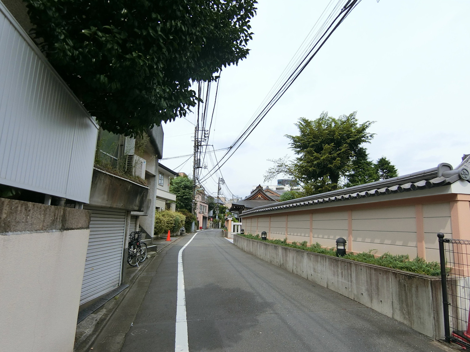 周辺は落ち着いたエリア