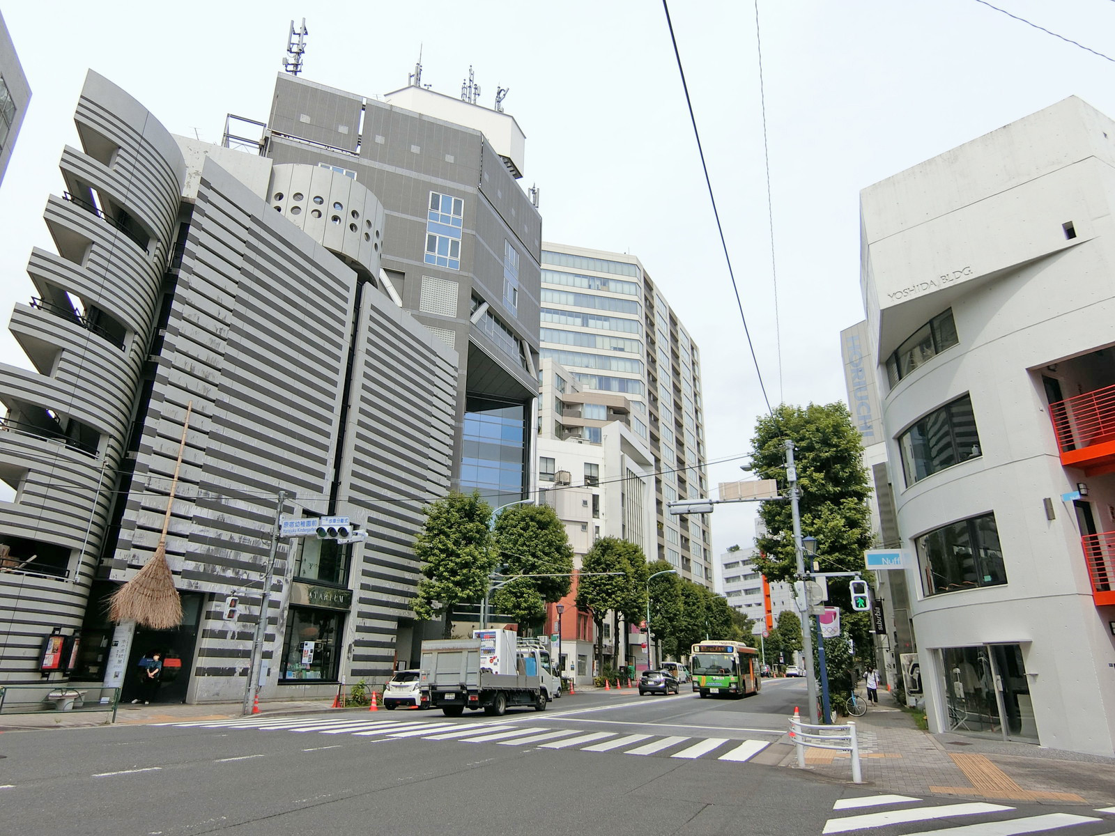 付近の外苑西通り