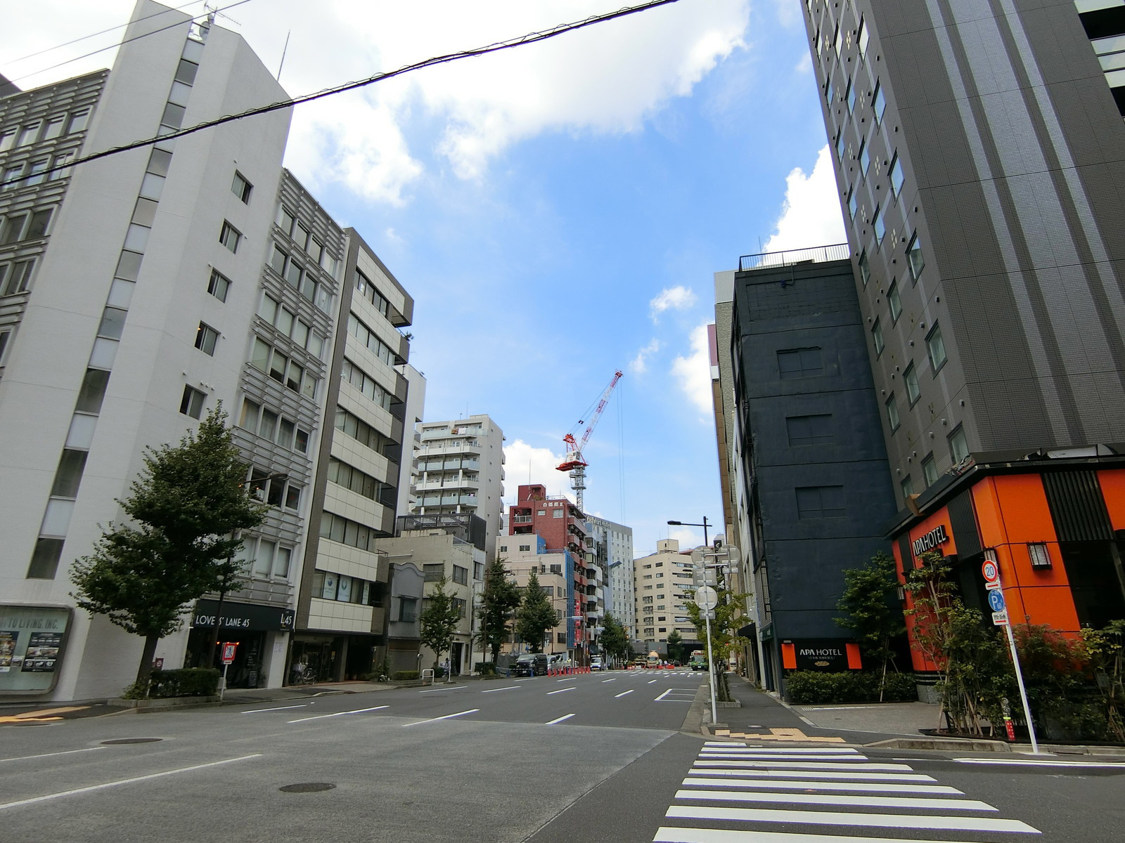 赤塚ビル前面の通り