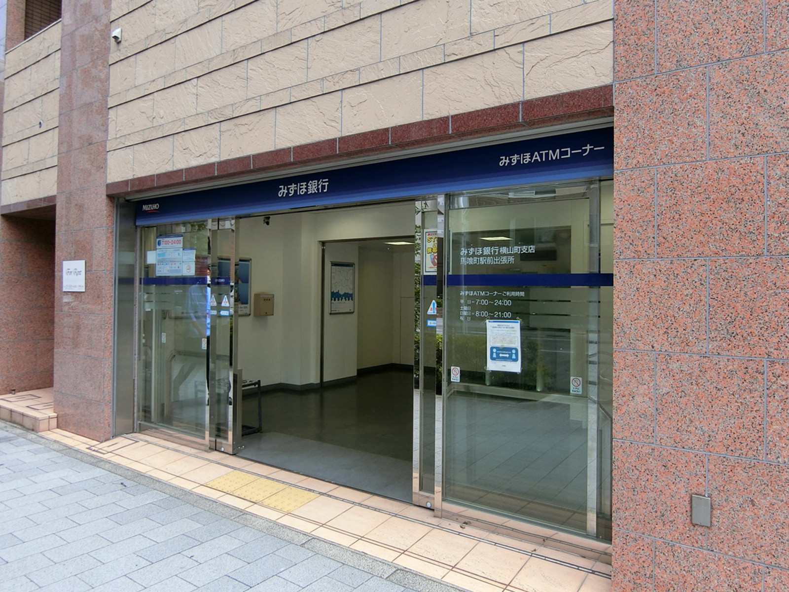 付近のみずほ銀行ATMコーナー