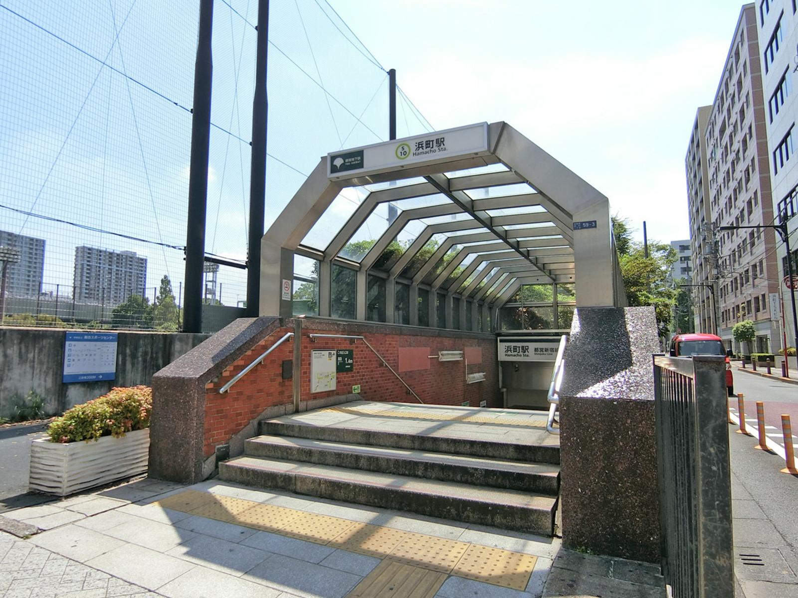 最寄りの「浜町駅」