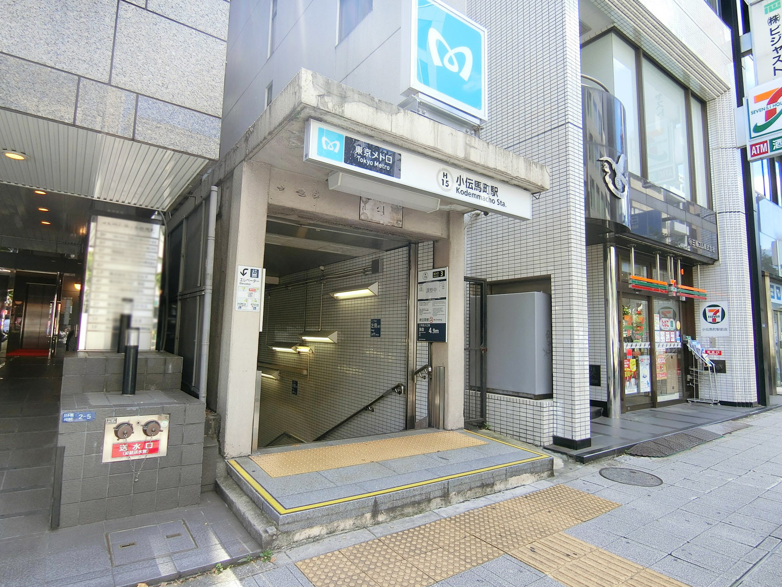 最寄りの「小伝馬町駅」