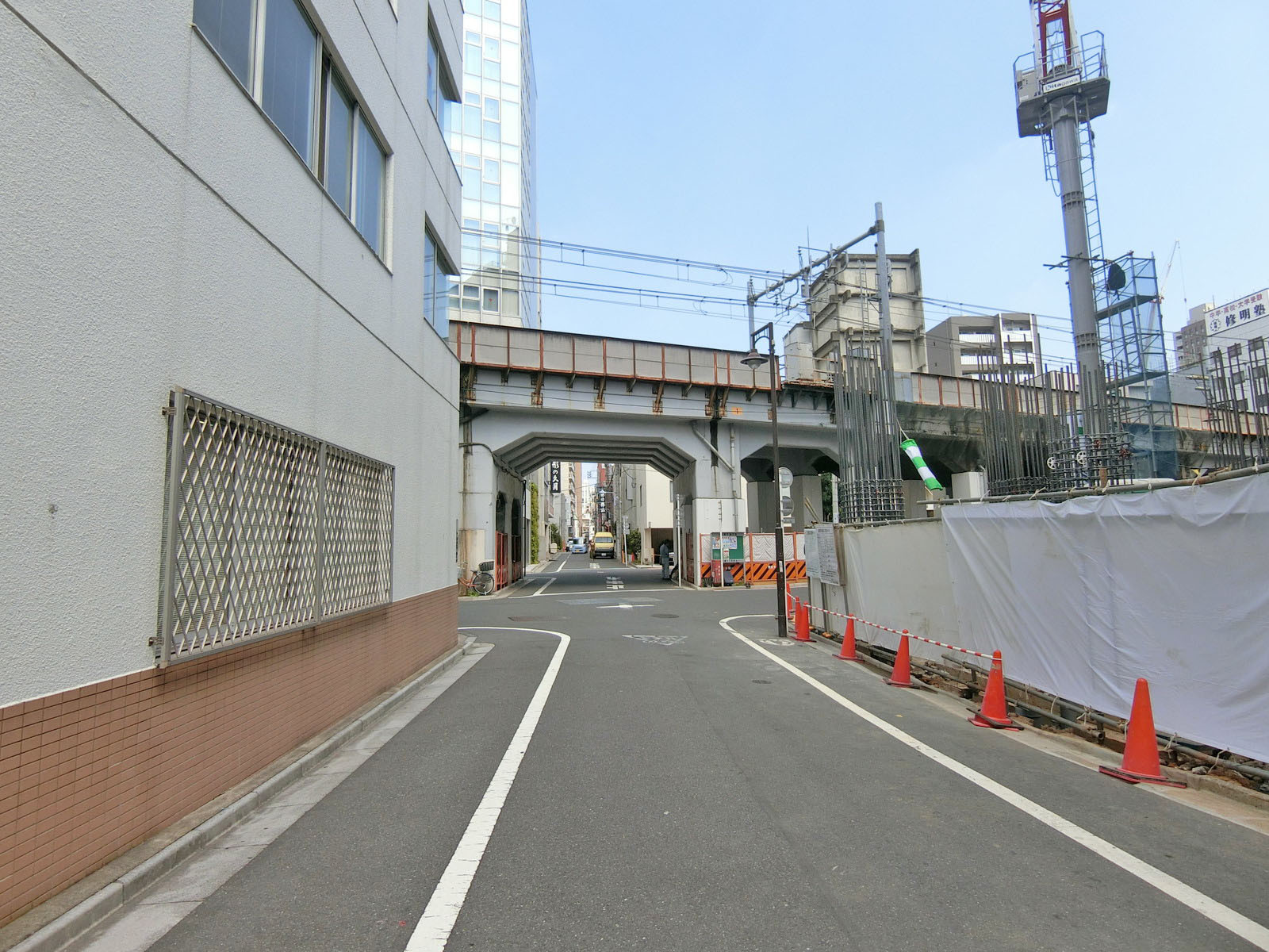 YK柳橋ビル前面の通り