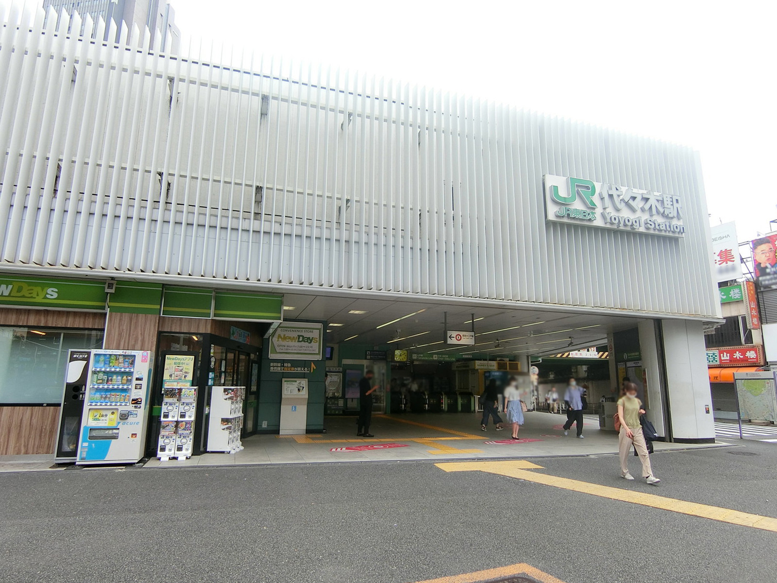 最寄りの「代々木駅」