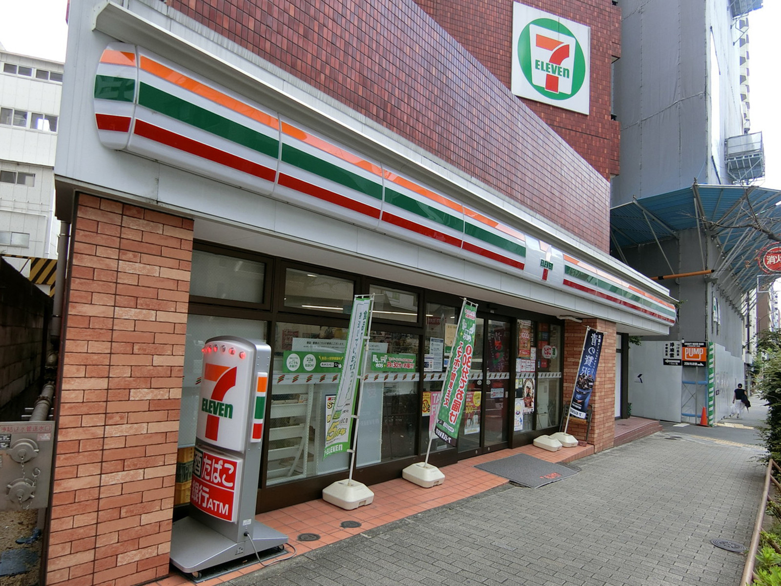 付近のセブンイレブン