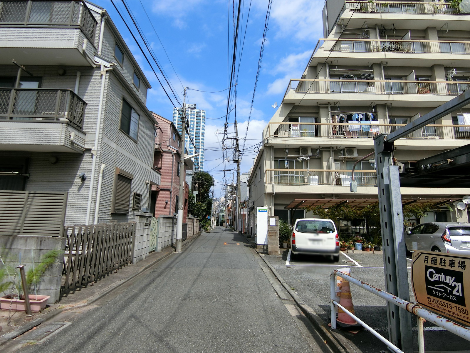 周辺は落ち着いた住宅街