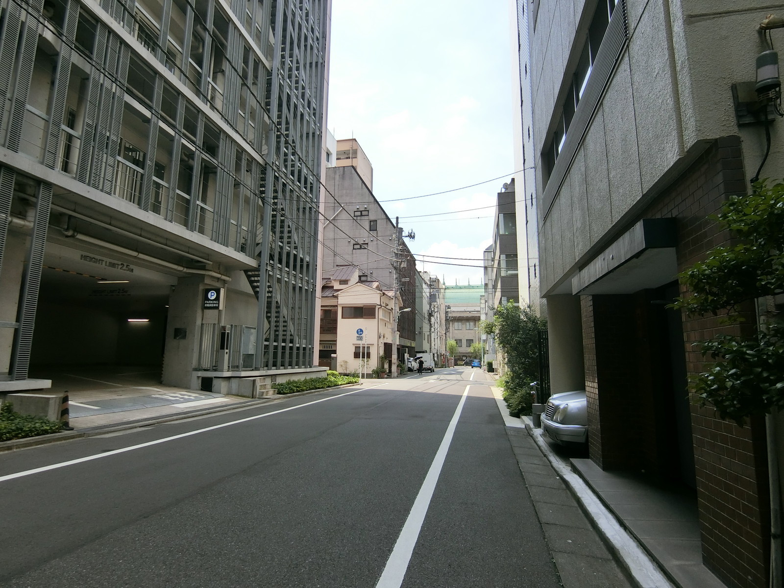 築地AIビル前面の通り