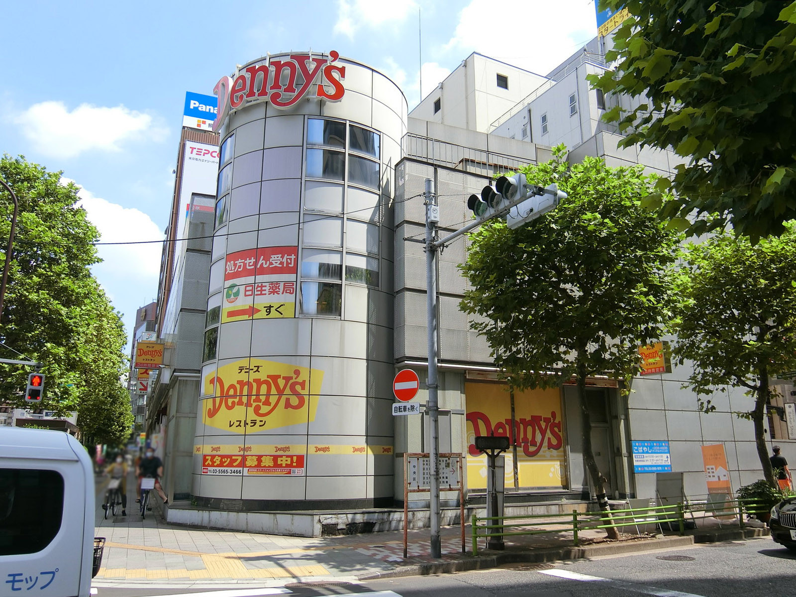 徒歩2分のデニーズ築地店