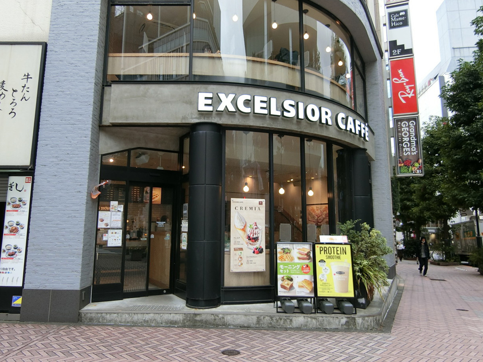 徒歩1分のエクセルシオールカフェ