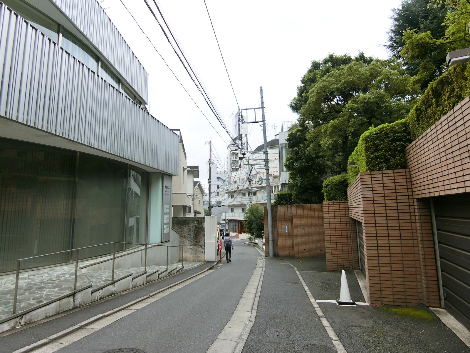 原宿表参道ビル前面の通り