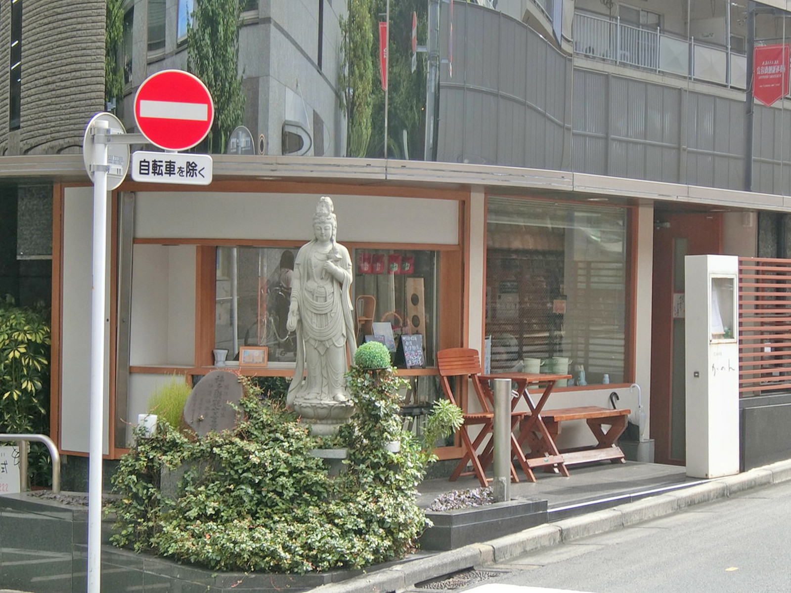 近くのカフェ