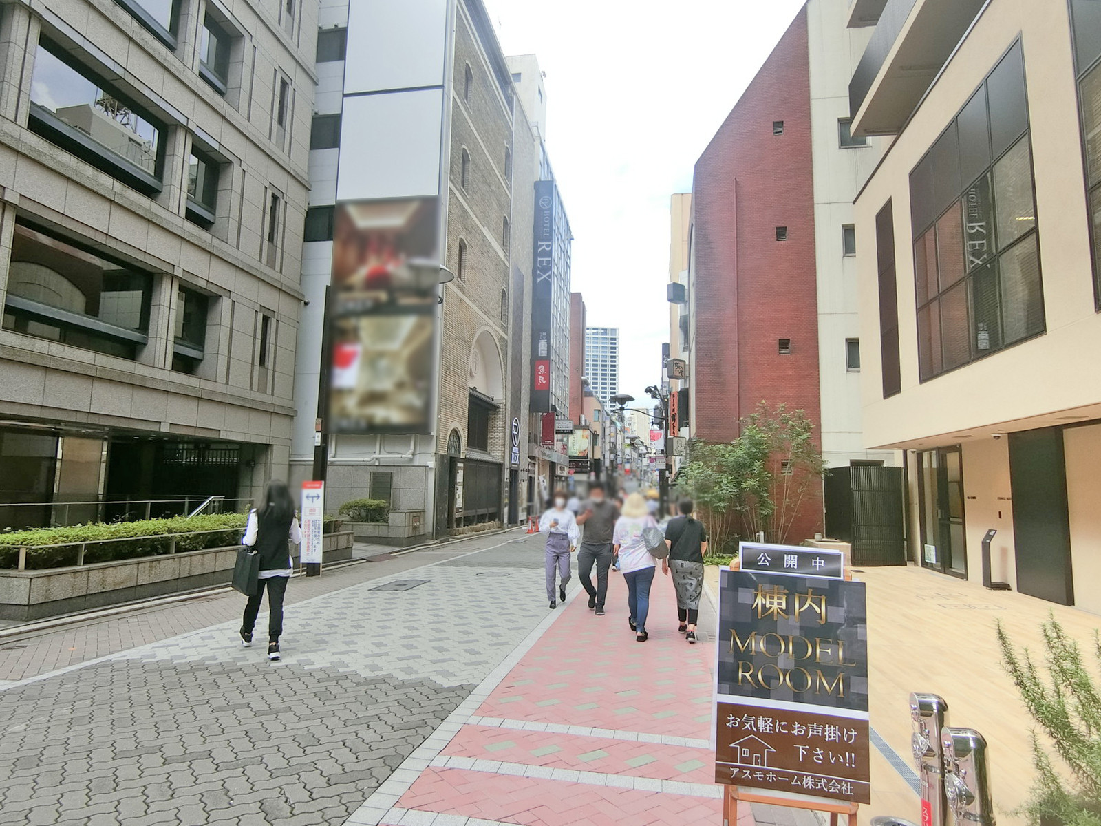 森崎ビル前面の赤坂通り
