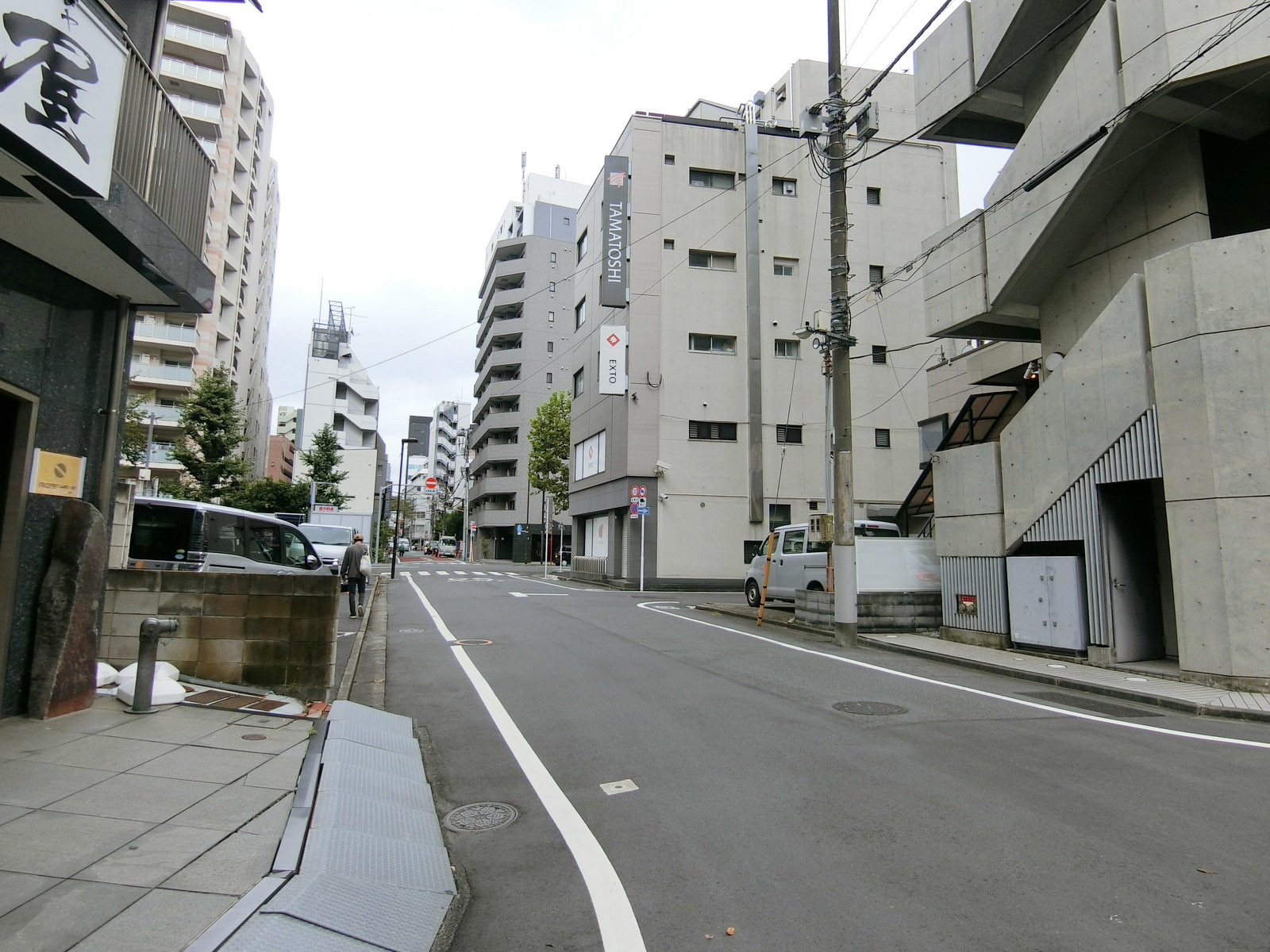 楽途ビル前面の通り