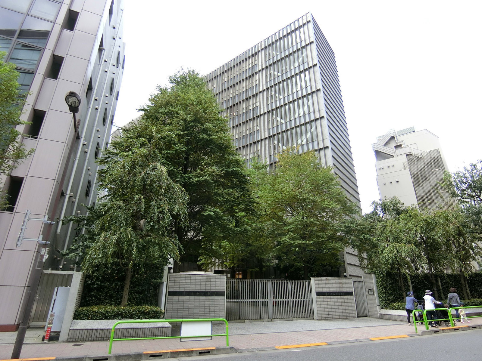近くの大妻中学高等学校