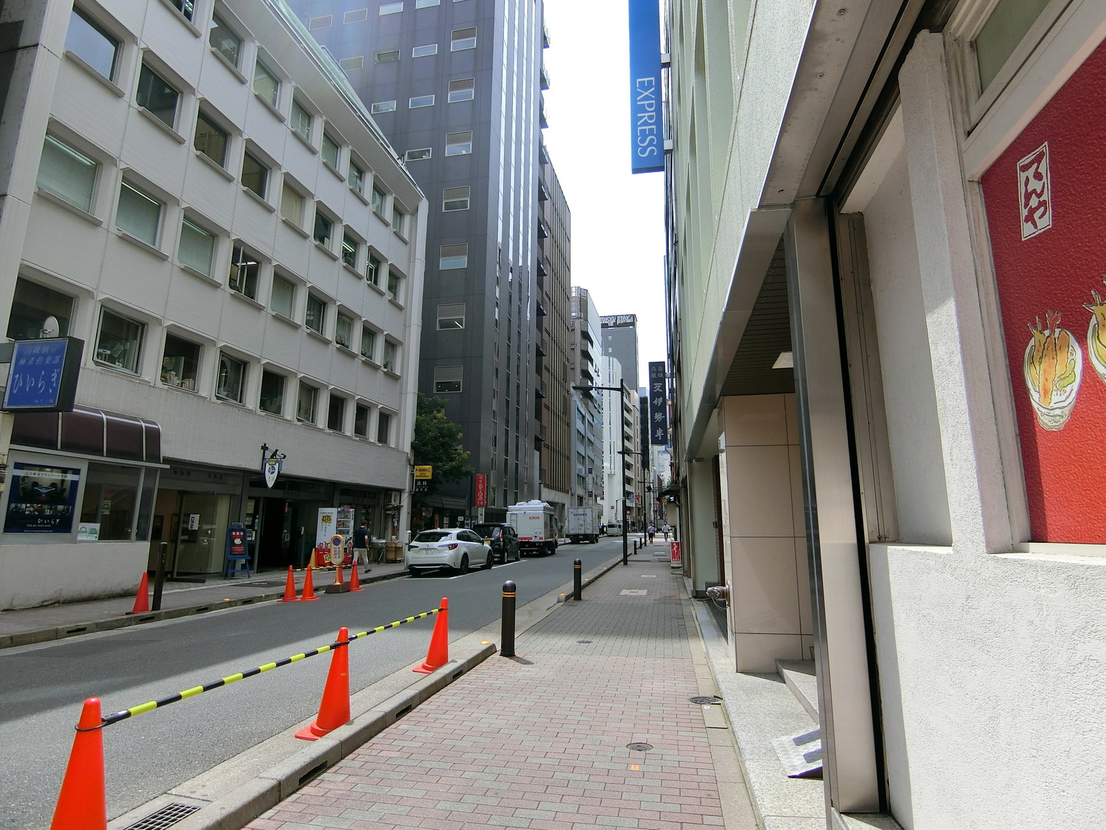 美術家会館前面の通り