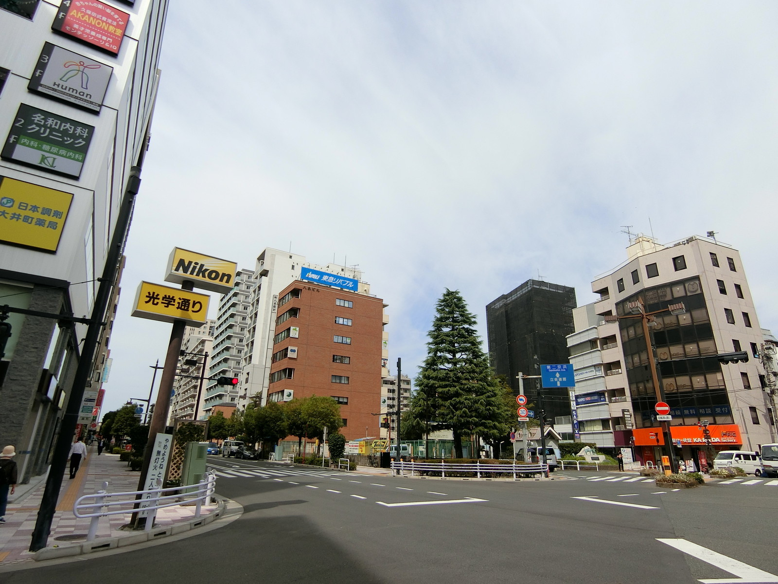 カクタビル前面の通り